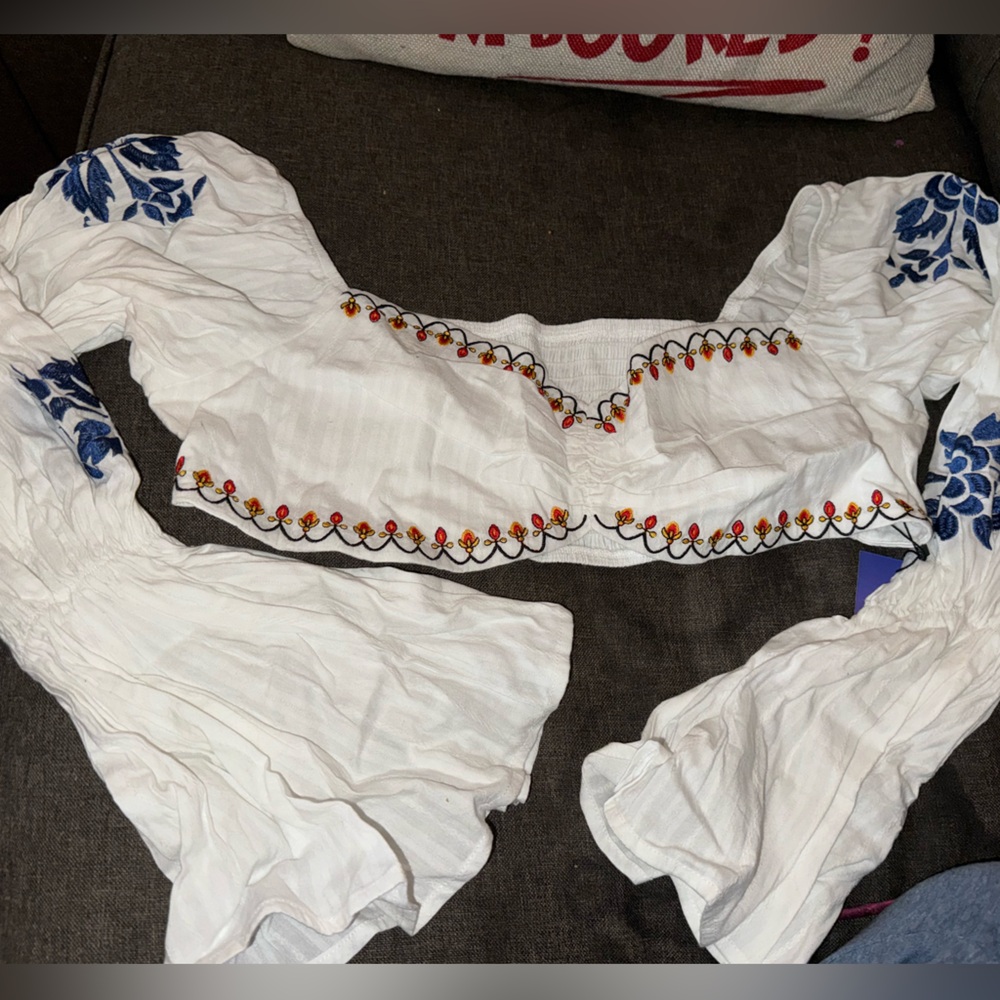 Crop top embroidered